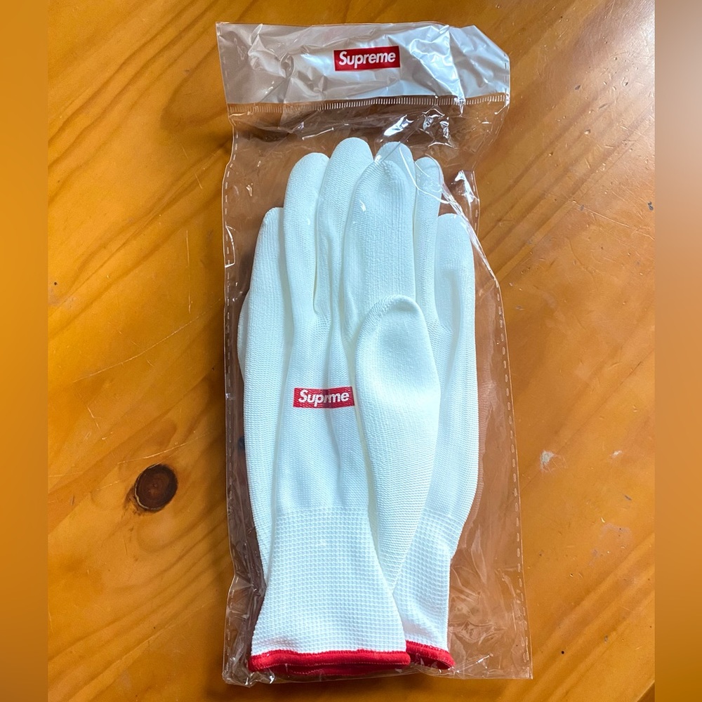 SUPREME Rubberized Gloves FW20 - Brand New